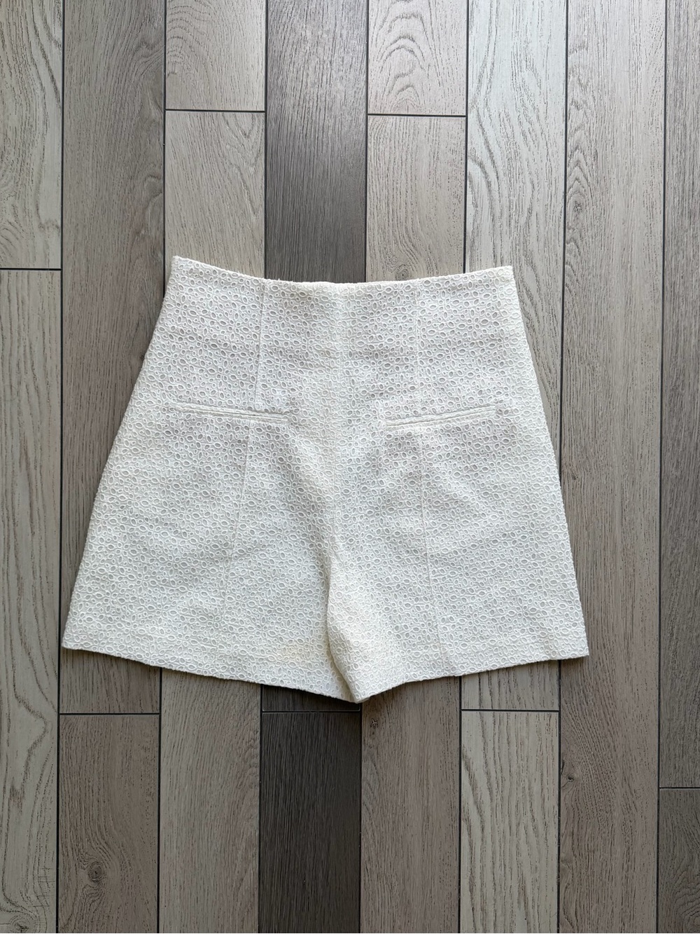 Zara High-Waist Eyelet Shorts - Cream size M - Picture 4 of 4